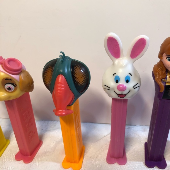 Lot of 7 Vintage Pez Dispensers Goofy, bunny, Mickey, Yoshi, Disney - Picture 3 of 13